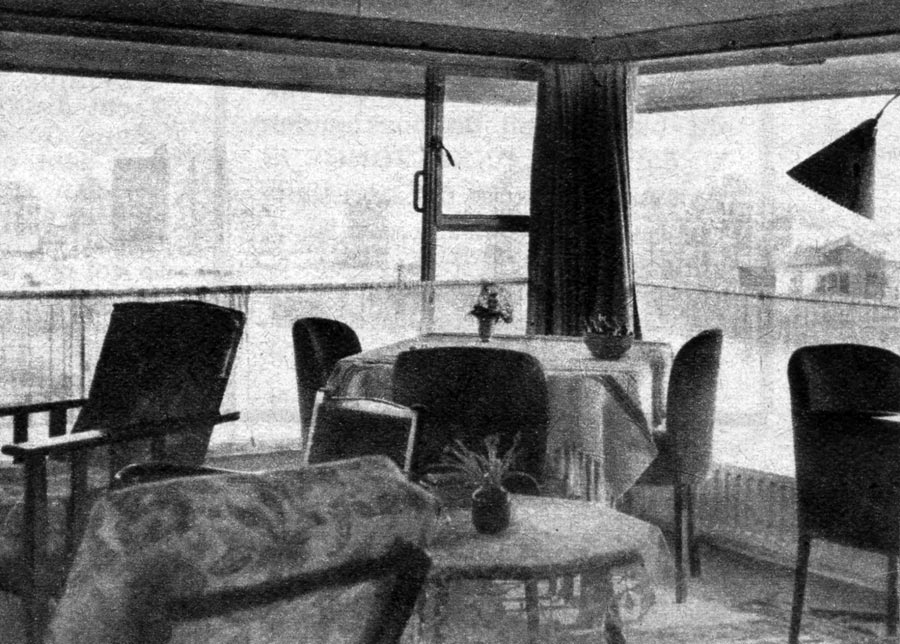 De woonkamer in het seinhuis, 1947 (uit: Utrechtsch Weekblad)