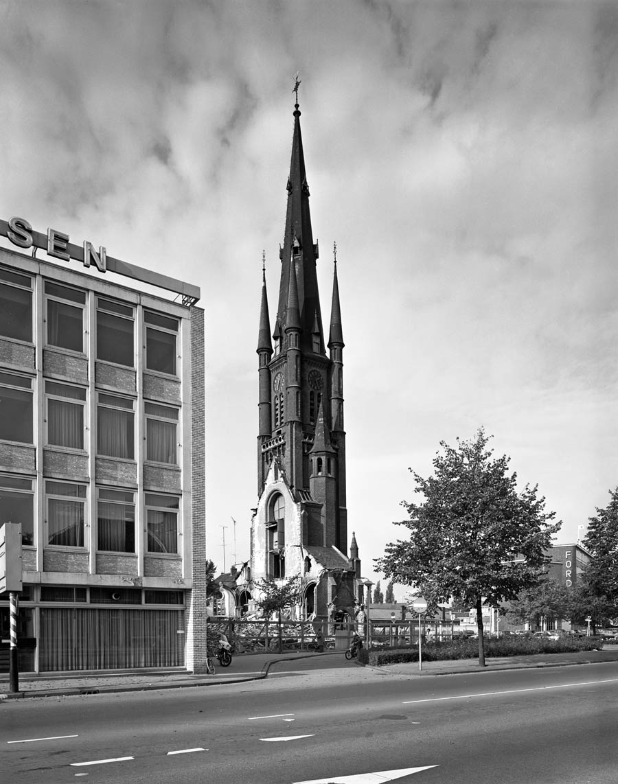 De toren tijdens de sloop in 1977 (Het Utrechts Archief)